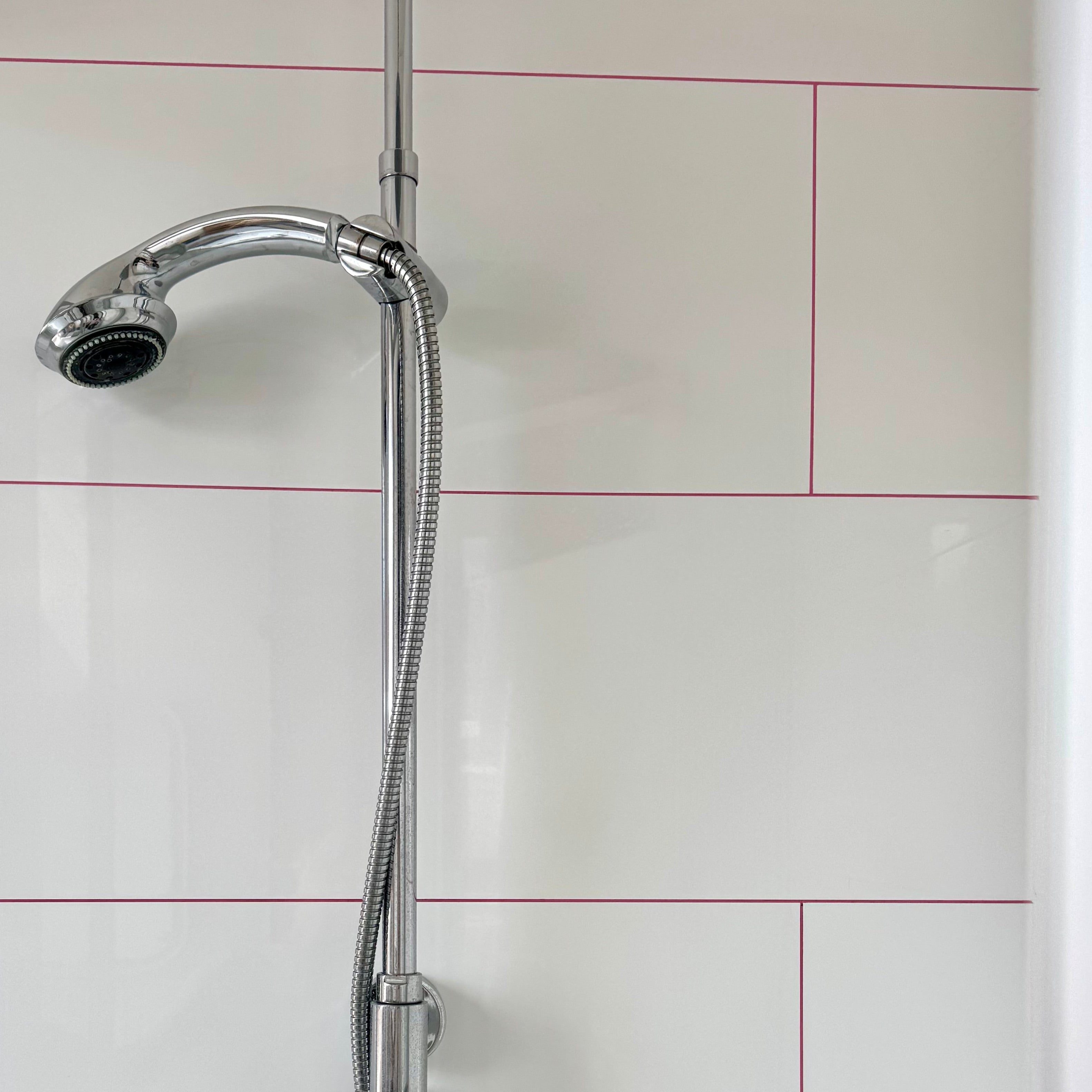 Pink Bathroom with rosy blush grout color. Highlights mit Rosa Fugenfarbe im Badezimmer.